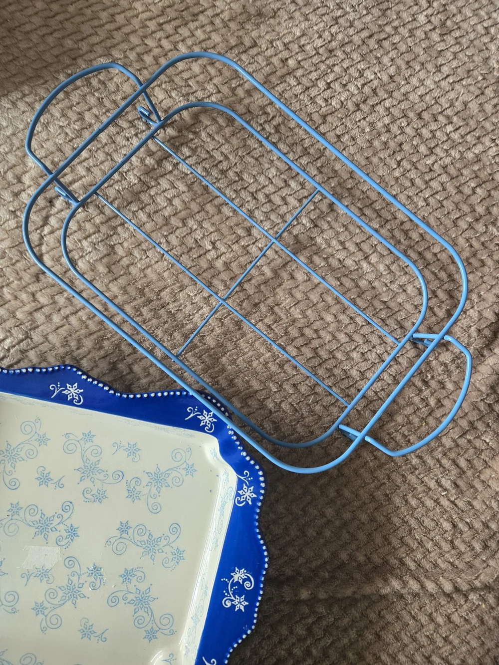 Temp-tations by Tara Floral Lace Blue 2.5 Qt Casserole Baker Dish Wire Rack
